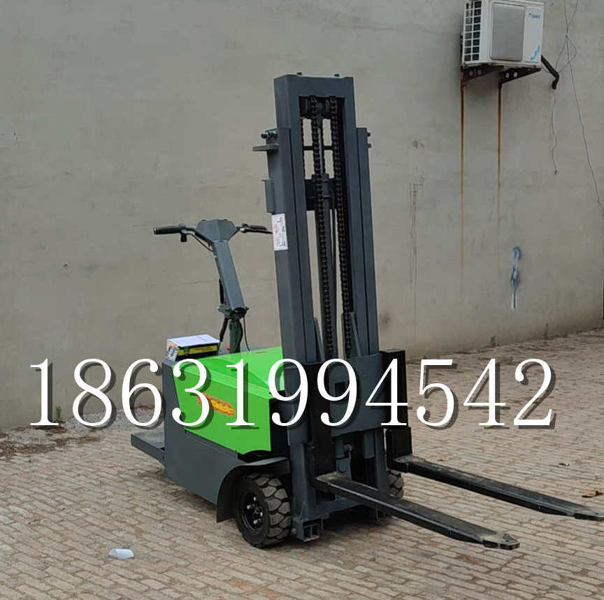 枣庄市优程全电动叉车插腿式堆高车液压装卸车1.5吨升高小型站驾式铲车